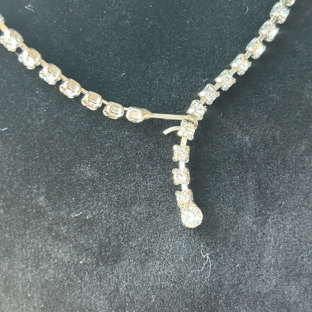 Vintage 1950’s Art Deco Crystal Clear Rhinestone Silver Toned Sparkly Choker. - Picture 4 of 5